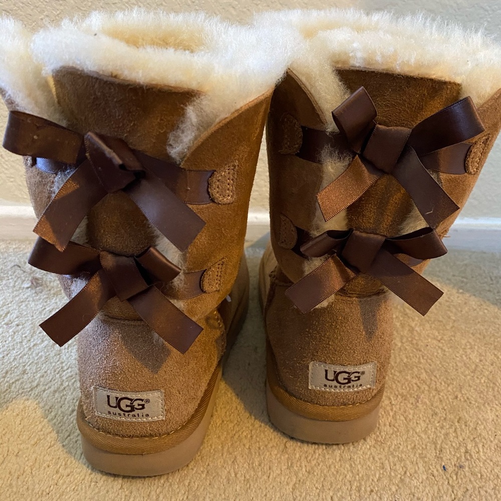 UGG boots - brown w brown bows